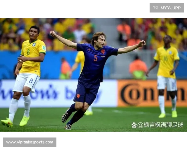 世界杯预选赛荷兰邓弗里斯边路传中