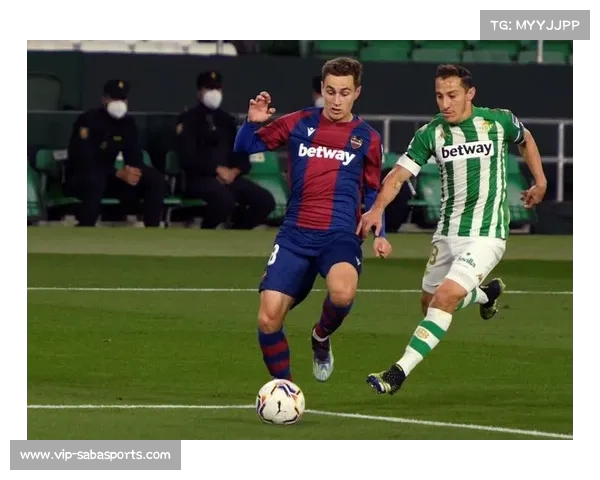 西甲联赛莱万特卡德纳斯连续扑救