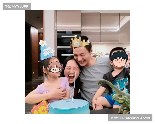 周一围抱娃娃的瞬间，朱丹老公展现超凡演技与细腻情感(朱丹谈及二胎产子细节)